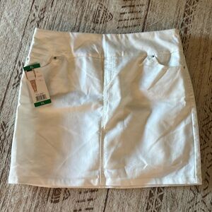 S.C.& CO Women’s White Jean Skort